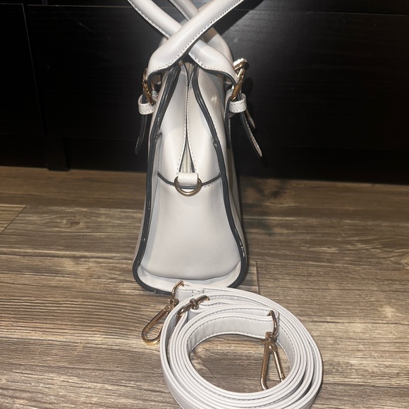 PERiWiNKLE SATCHEL W/ STRAP iNCLUDED - Picture 7 of 7